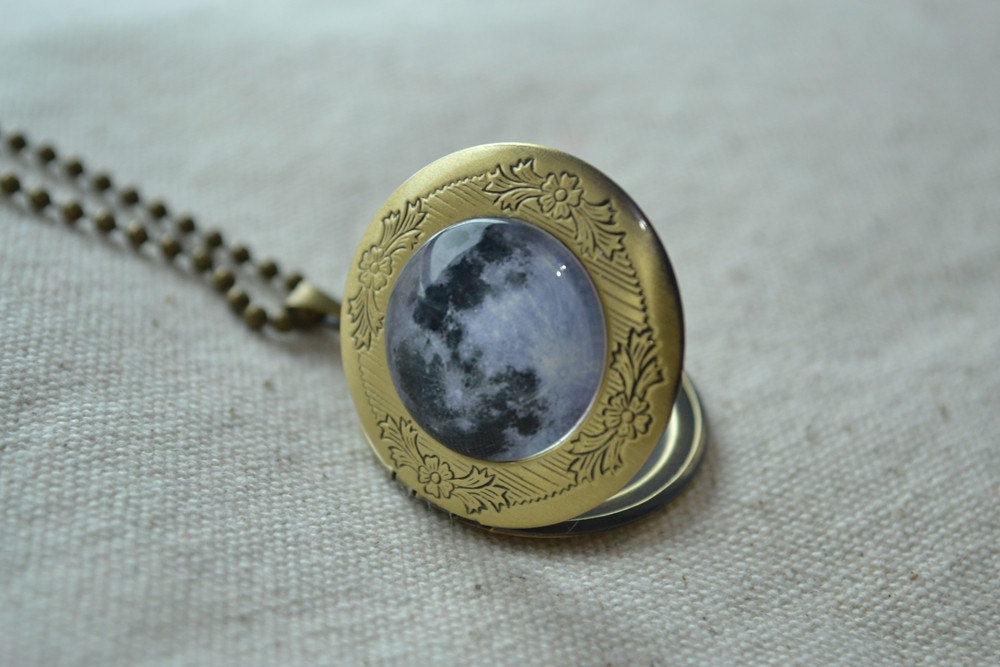 Full Moon Necklace,moon Locket Necklace,space Nebula Moon Photo Frame Necklace Jewelry (xl024)